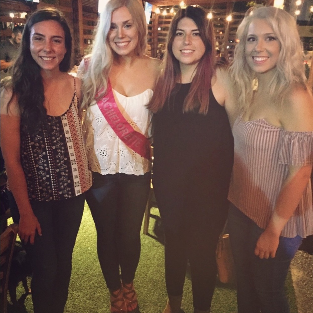 White Eyelet Off-The-Shoulder Backless Top 👰🏼